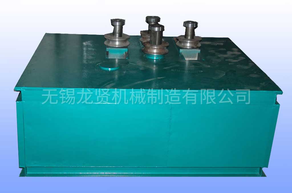 操作員在操作多功能彎管機(jī)應(yīng)注意哪些事項(xiàng)？